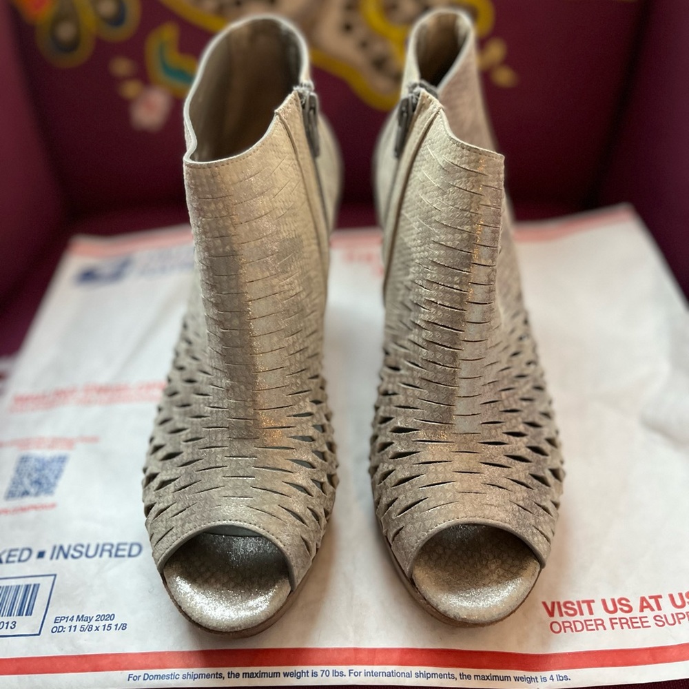 Paul Green Silver leather platform ankle heel booties size 9